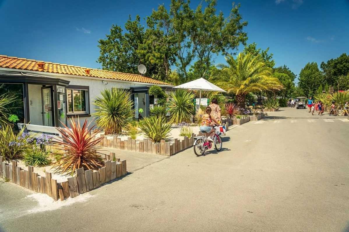 Camping 4 Etoiles - Parc Aquatique - Eei0Fi Saint-Georges-d'Oleron Zewnętrze zdjęcie